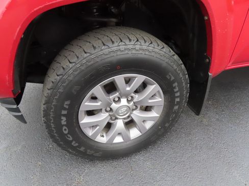 Used 2019 Toyota Tacoma TRD Off-Road image 11