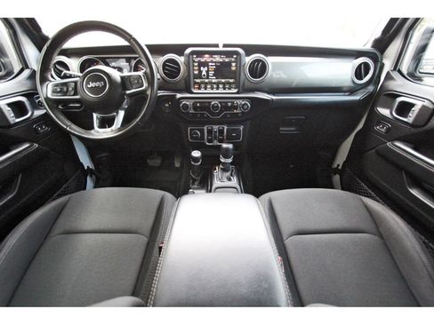 Used 2019 Jeep Wrangler Unlimited Sahara AWD/4WD image 10