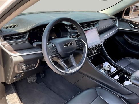 Used 2023 Jeep Grand Cherokee Limited AWD/4WD image 17