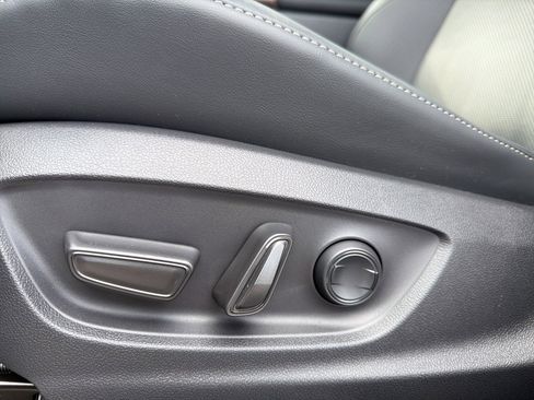 Used 2025 Toyota Crown Signia Limited image 11