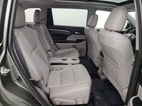 Used 2017 Toyota Highlander Limited Platinum image 39