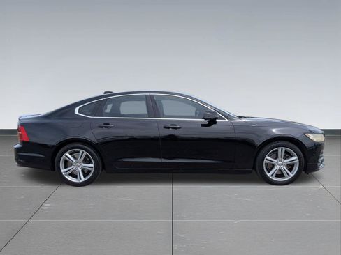 Used 2017 Volvo S90 T5 Momentum w/ Convenience Package FWD image 6