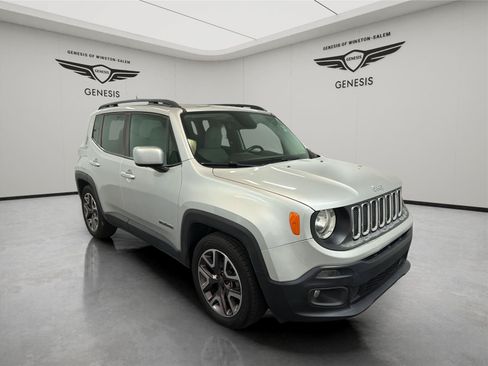Used 2017 Jeep Renegade Latitude w/ Popular Equipment Group FWD image 7