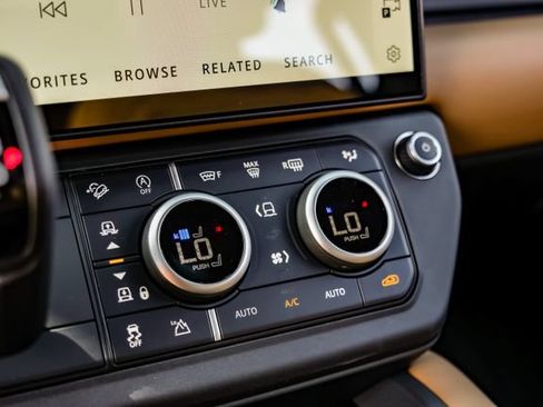 New 2026 Land Rover Defender 110 X-Dynamic SE AWD/4WD image 33