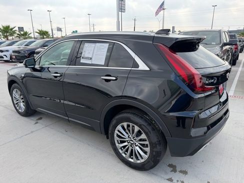 Used 2025 Cadillac XT4 Premium Luxury image 5