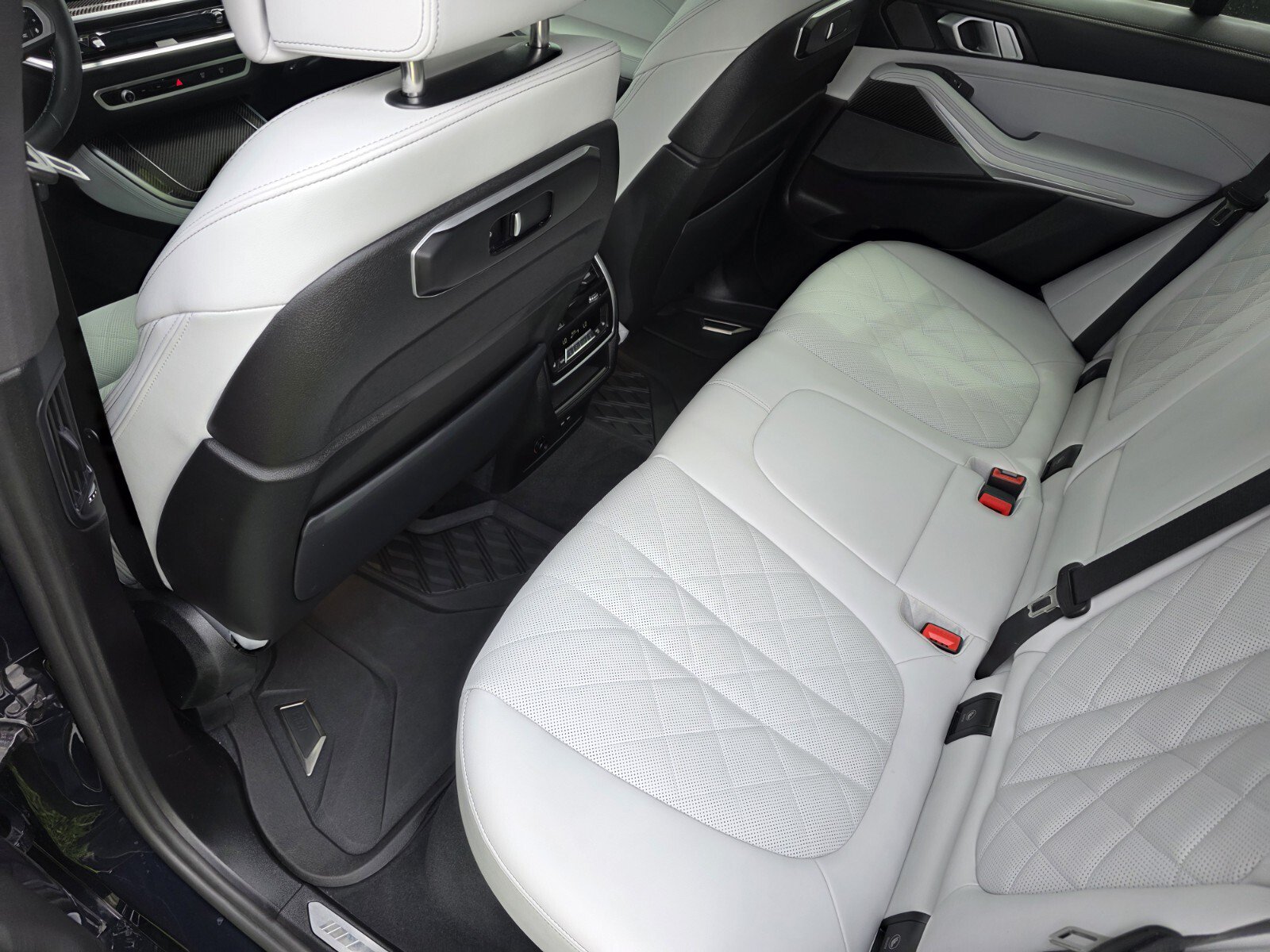 Used 2025 BMW X5 M60i w/ Climate Comfort Package AWD/4WD image 15