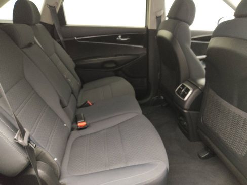 Used 2017 Kia Sorento LX w/ LX Convenience Package image 19