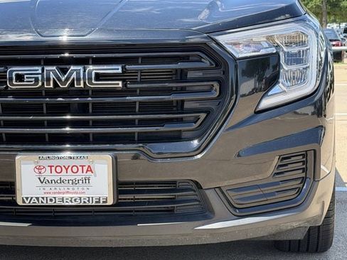 Used 2024 GMC Terrain SLE w/ Driver Convenience Package FWD image 9