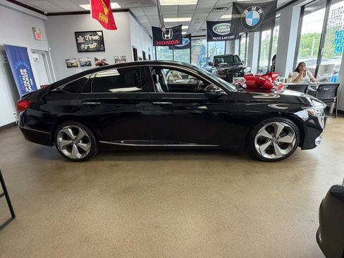 Used 2018 Honda Accord Touring image 15