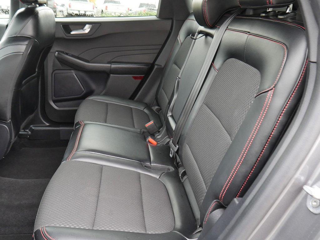 Used 2024 Ford Escape ST-Line w/ Tech Pack #1 AWD/4WD image 17