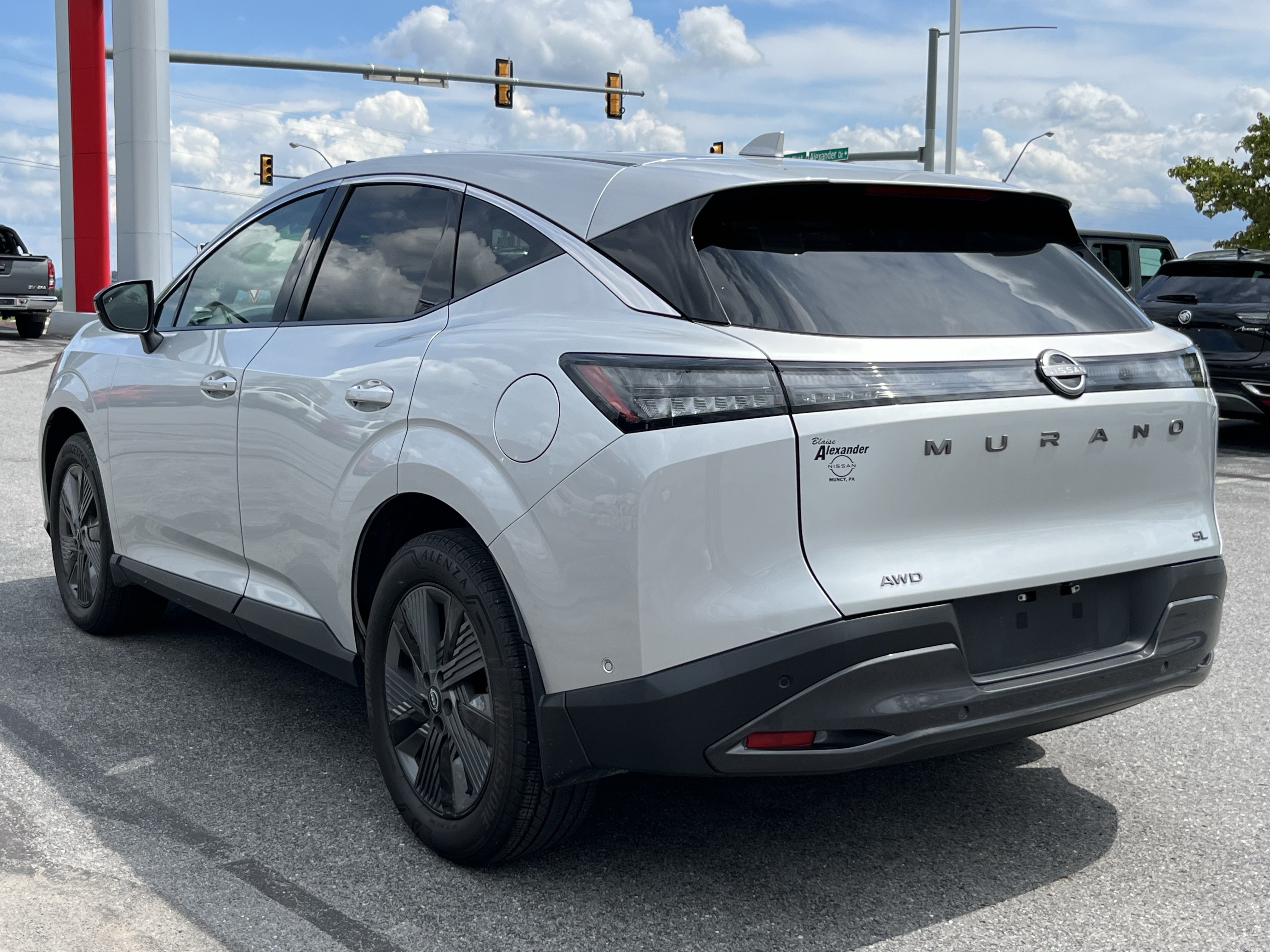 Used 2025 Nissan Murano SL AWD/4WD image 9