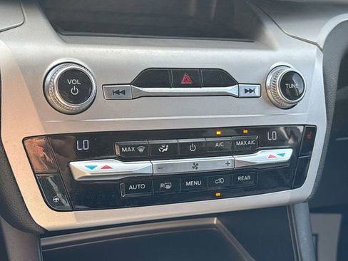 Used 2021 Ford Explorer XLT w/ Equipment Group 202A image 26