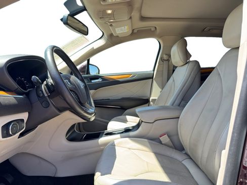 Used 2018 Lincoln MKC Select w/ Select Plus Package FWD image 10