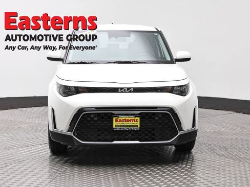 Used 2025 Kia Soul LX FWD image 2