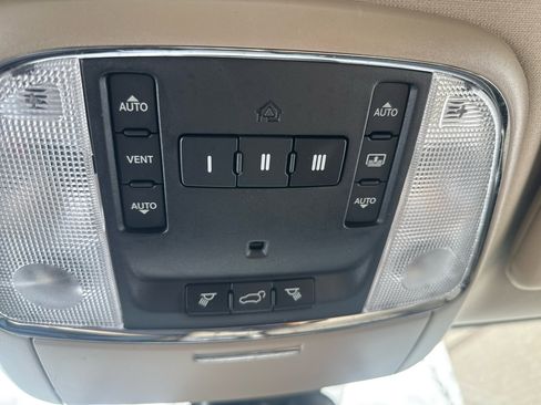 Used 2015 Jeep Grand Cherokee Limited w/ Luxury Group II image 24