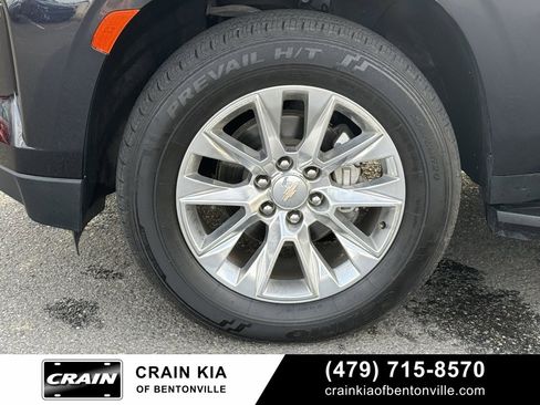 Used 2023 Chevrolet Suburban Premier image 36