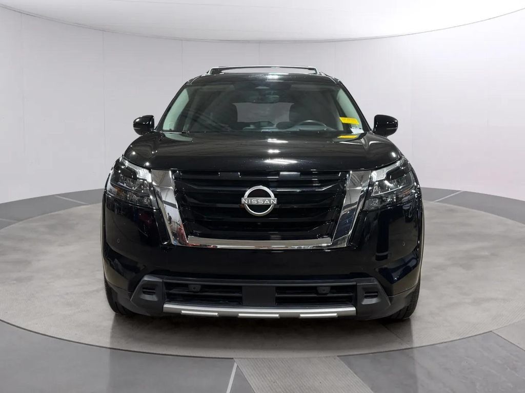 Used 2025 Nissan Pathfinder Platinum AWD/4WD image 8