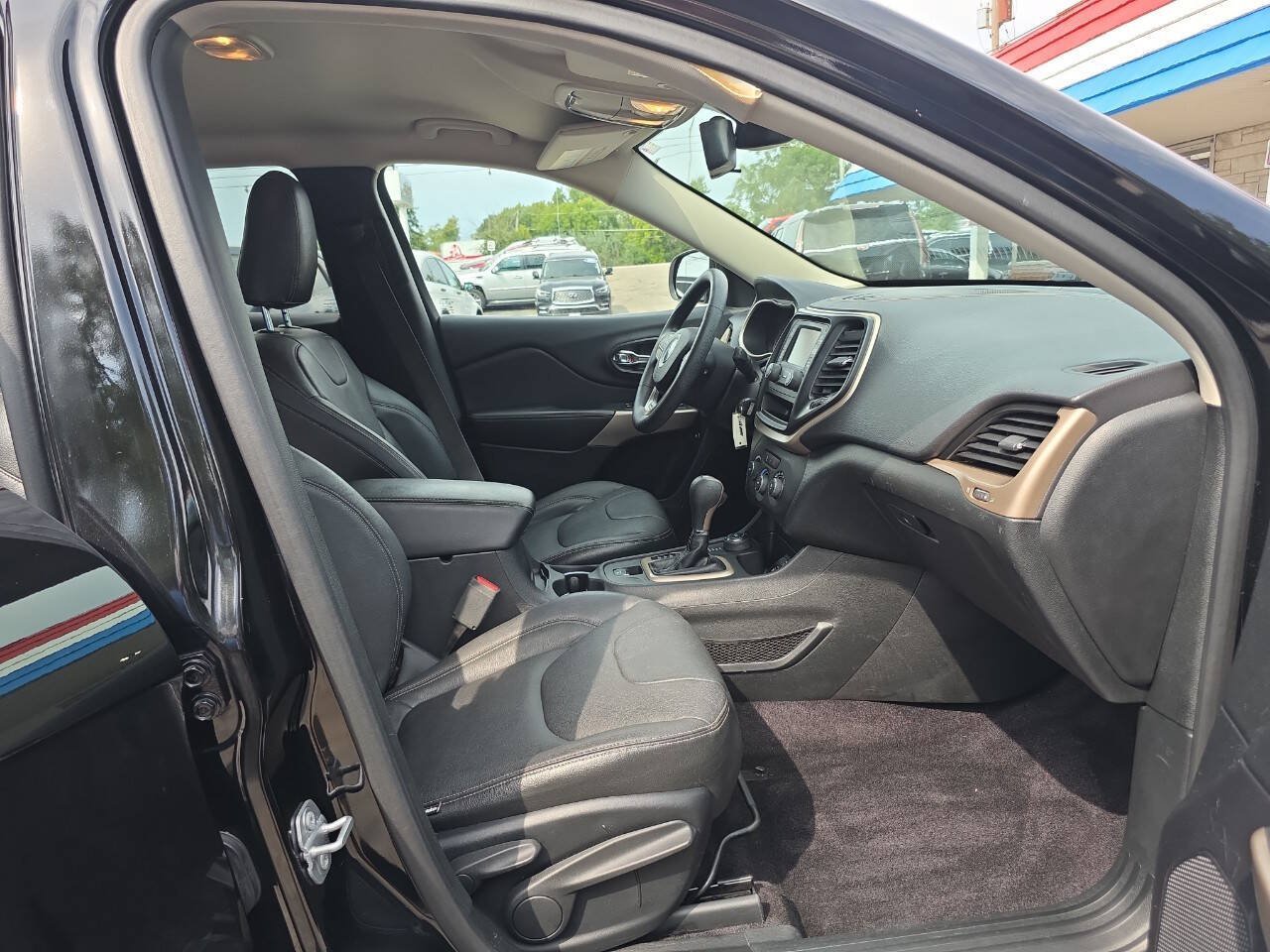 Used 2017 Jeep Cherokee Sport AWD/4WD image 15