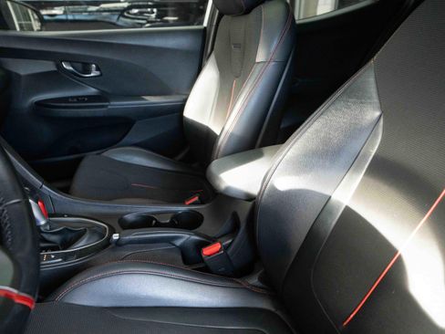 Used 2019 Hyundai Veloster 2.0 Premium image 10