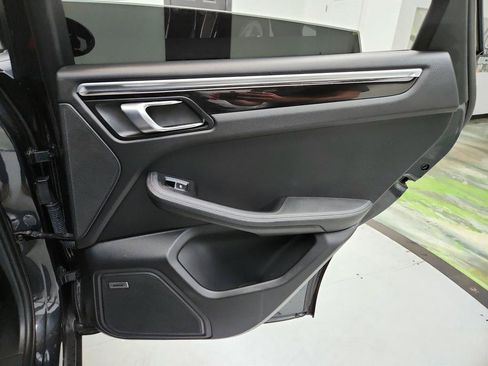 Used 2017 Porsche Macan AWD/4WD image 29
