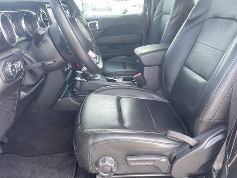 Used 2022 Jeep Wrangler Unlimited Sahara AWD/4WD image 15
