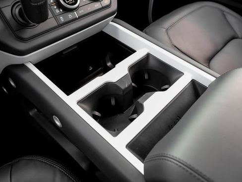 New 2026 Land Rover Defender 110 X-Dynamic SE AWD/4WD image 30