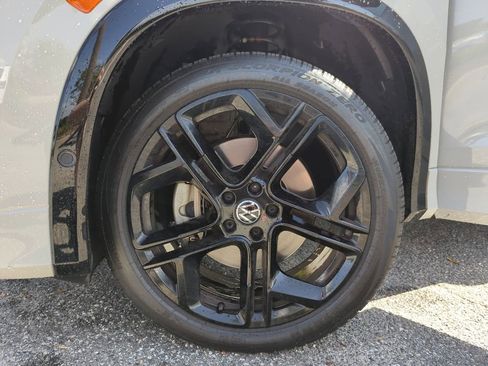 Certified 2025 Volkswagen Tiguan SE R-Line image 44