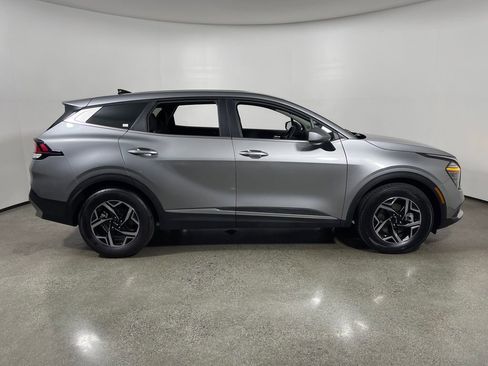 Used 2025 Kia Sportage LX FWD image 2