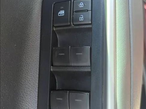Certified 2020 Toyota Highlander XLE FWD image 11