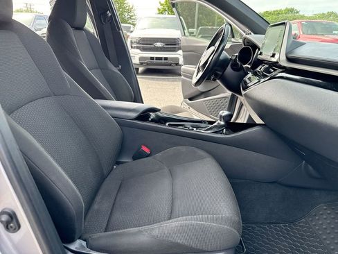 Used 2019 Toyota C-HR XLE FWD image 21