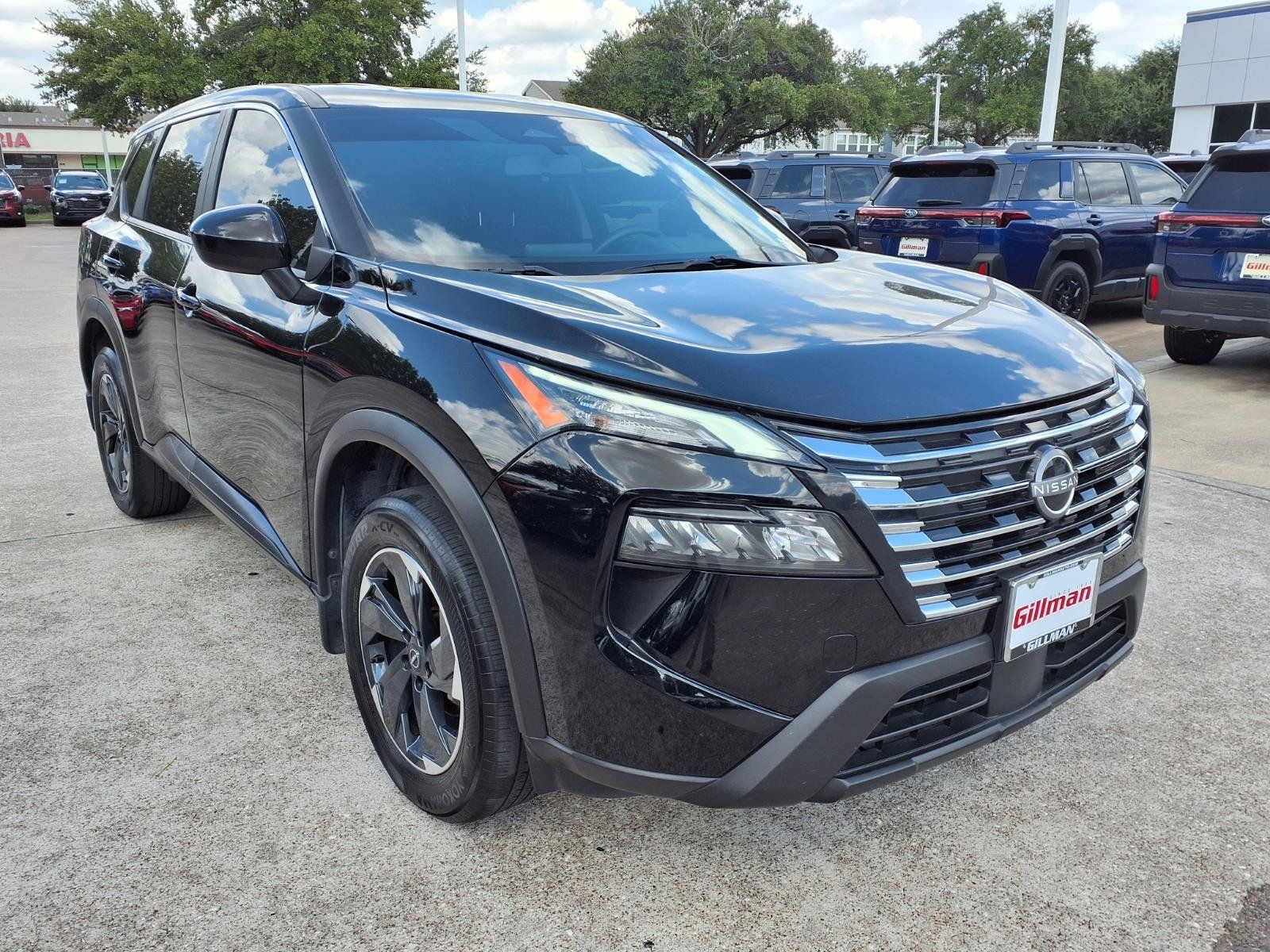 Used 2024 Nissan Rogue SV FWD image 2