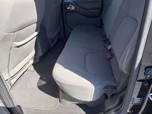 Used 2021 Nissan Frontier SV w/ Midnight Edition Floor Mats AWD/4WD image 13