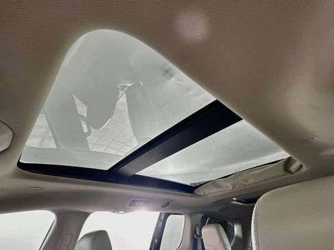 Used 2019 Chrysler Pacifica Touring-L Plus w/ Advanced Safetytec Group FWD image 26