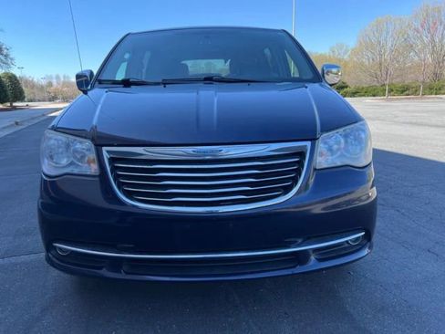 Used 2013 Chrysler Town & Country Touring-L w/ Entertainment Group #2 image 8