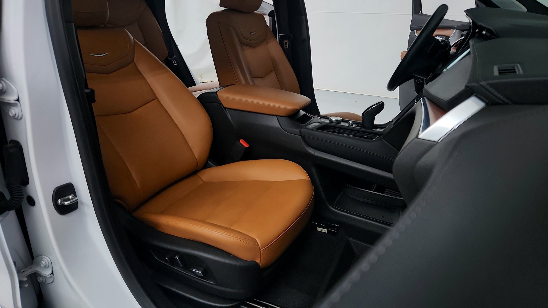 Used 2024 Cadillac XT5 Premium Luxury w/ LPO, Floor Liner Package FWD image 6