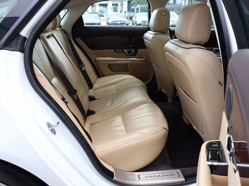 Used 2017 Jaguar XJ R-Sport image 34