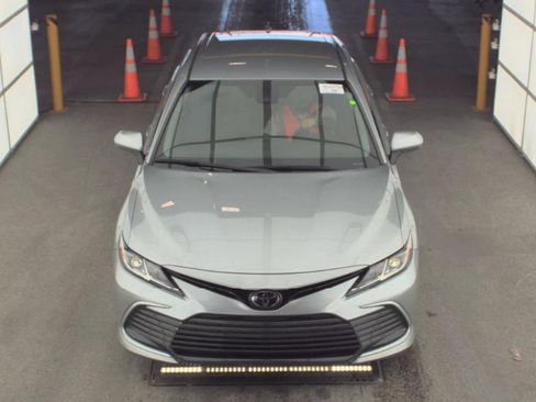 Used 2022 Toyota Camry LE image 2