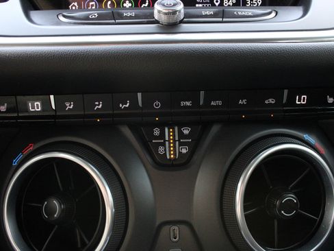 Used 2022 Chevrolet Blazer LT FWD image 39