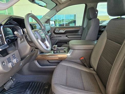Used 2024 GMC Sierra 1500 Elevation RWD image 9