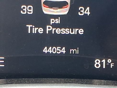 Used 2023 Chrysler Pacifica Touring-L image 31