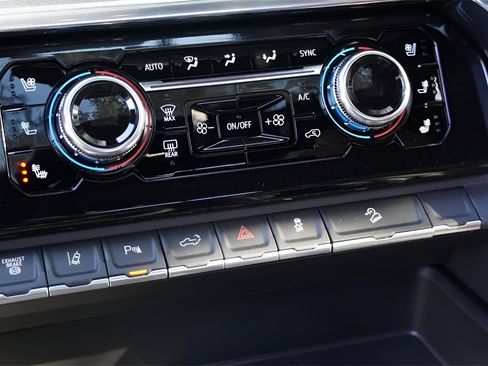 New 2026 GMC Sierra 2500 Denali Ultimate w/ Max Trailering Package image 16