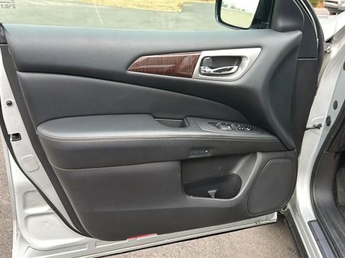 Used 2013 Nissan Pathfinder SL image 12