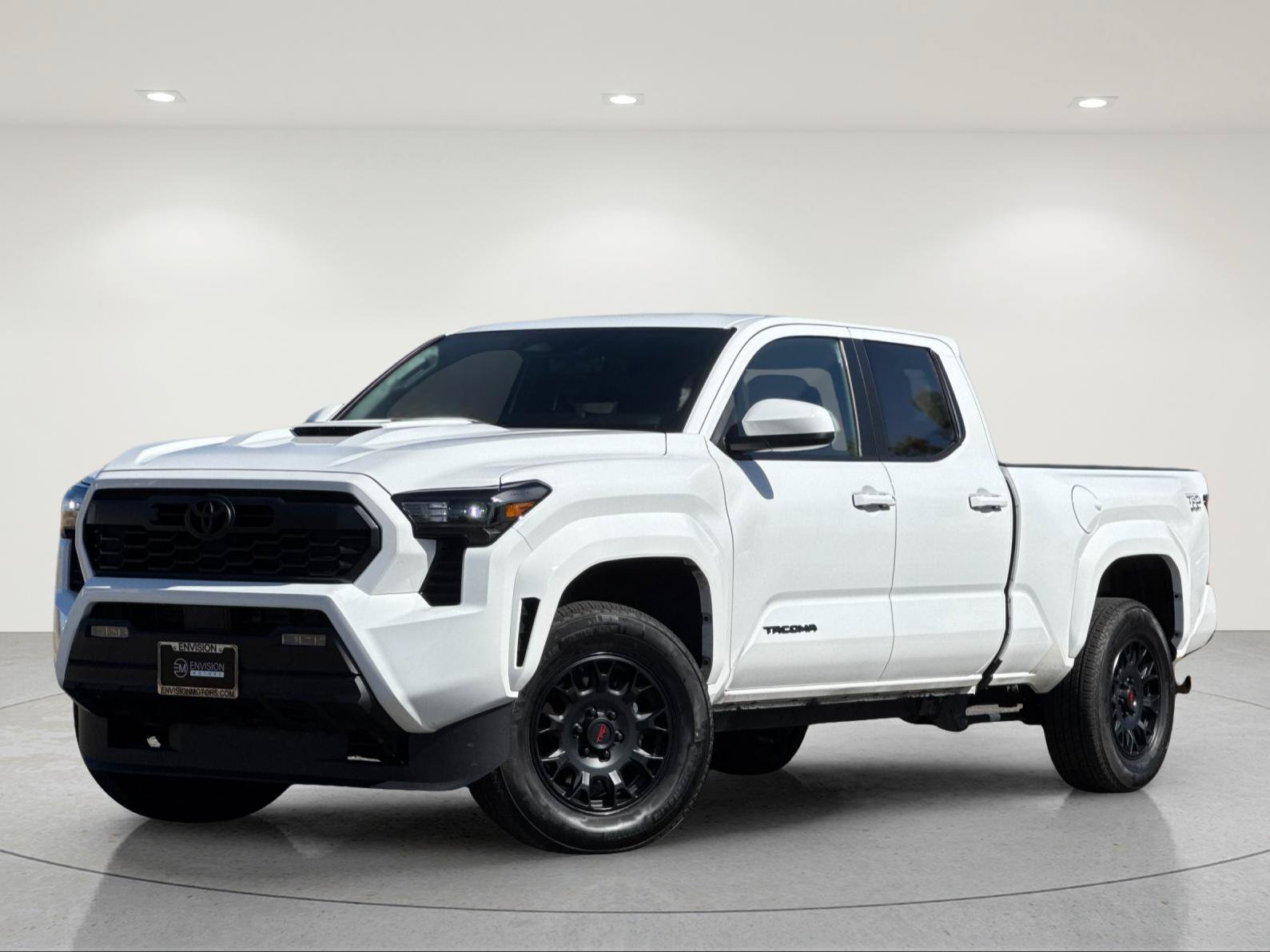 Used 2025 Toyota Tacoma TRD Sport AWD/4WD image 2