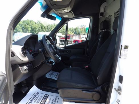 Used 2023 Mercedes-Benz Sprinter 2500 image 18