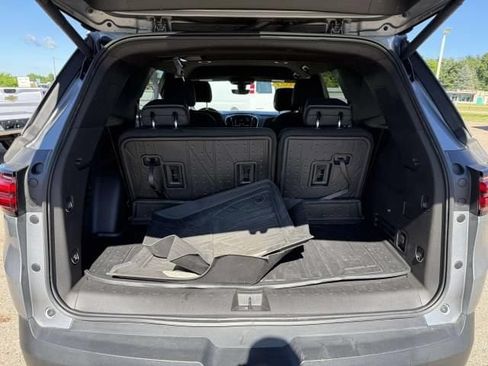 Used 2023 Chevrolet Traverse LT FWD image 8