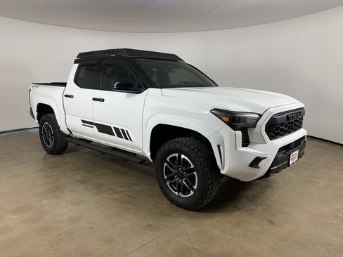 Used 2024 Toyota Tacoma SR image 5