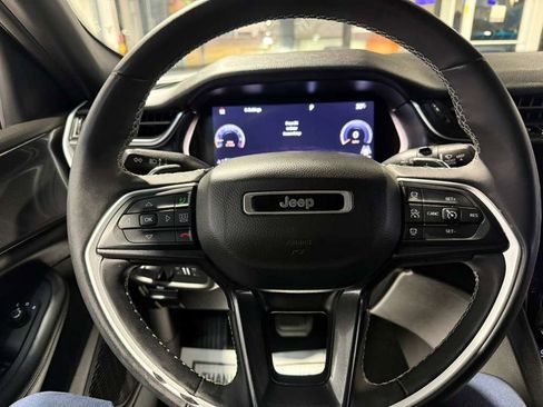 Used 2023 Jeep Grand Cherokee L Laredo image 9