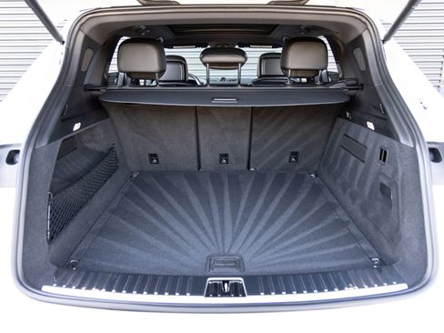 Certified 2025 Porsche Cayenne S image 29