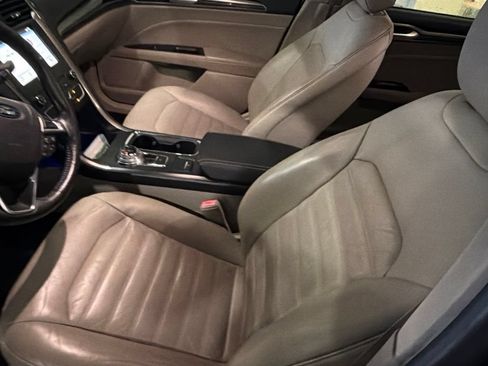 Used 2017 Ford Fusion SE w/ Fusion SE Technology Package FWD image 8