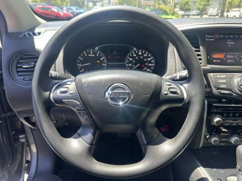Used 2020 Nissan Pathfinder S FWD image 14